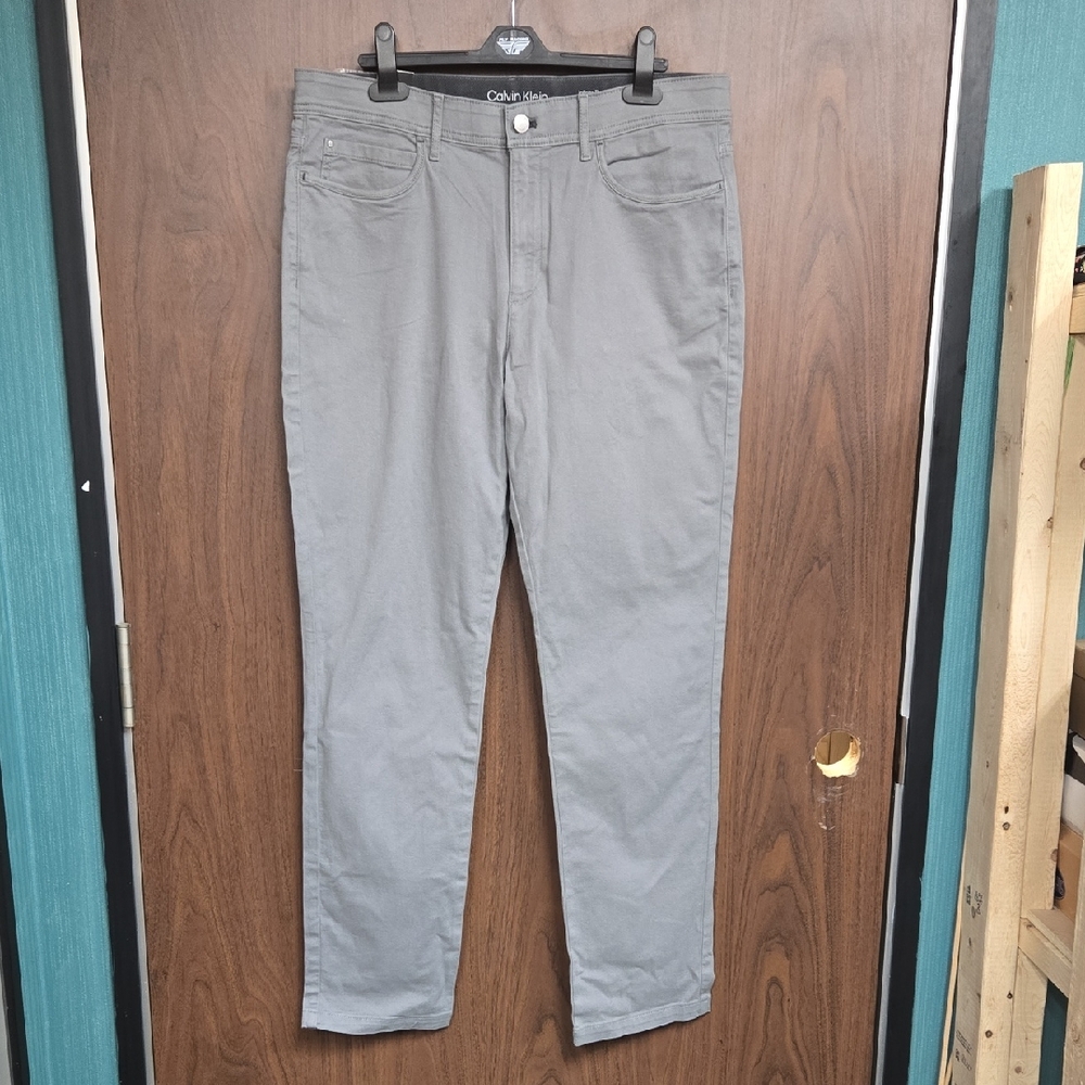 Calvin Klein Size 34x32 Light Grey Slim Fit Chino Style Pant
